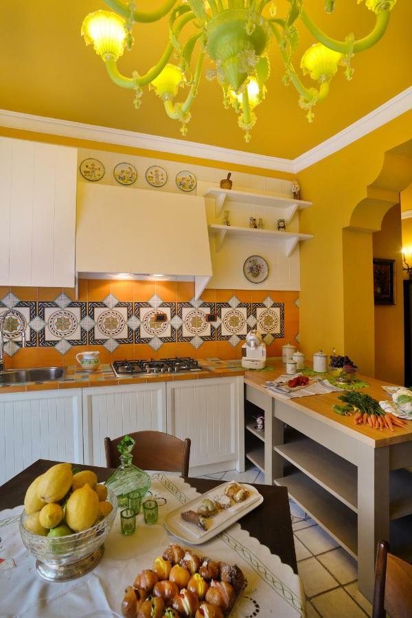 Donna Filomena Casa Vacanza Di Charme ซาแลร์โน ภายนอก รูปภาพ